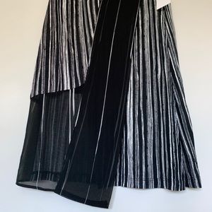 Brand new DKNY skirt